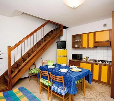Borgo Stella Marina * بيبيوني